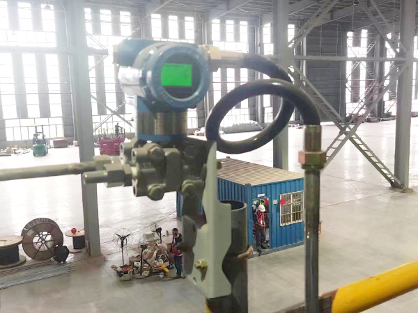 Actual photos of air-blowing level gauges in factory applications3