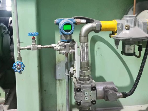 Actual photos of air-blowing level gauges in factory applications4